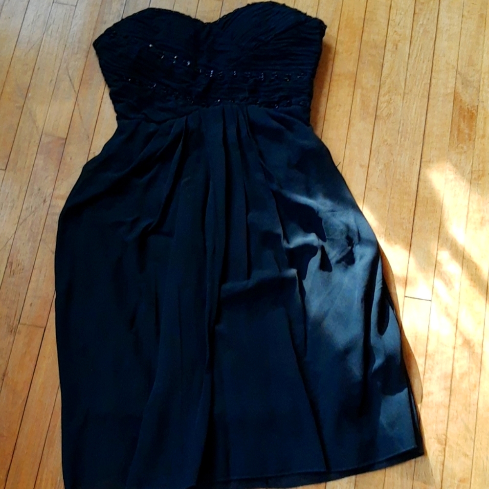 Strapless black short dress